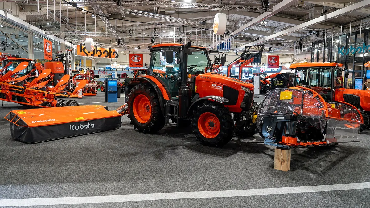 Kubota M6-101 Utility